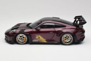 Porsche 911 992 GT3 RS Ultraviolet & Stříbrná Kola Minichamps 1:18 110062029 Kov – obrázek 4 z 8