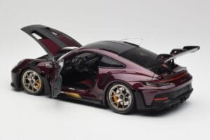 Porsche 911 992 GT3 RS Ultraviolet & Stříbrná Kola Minichamps 1:18 110062029 Kov – obrázek 5 z 8