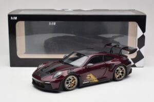 Porsche 911 992 GT3 RS Ultraviolet & Stříbrná Kola Minichamps 1:18 110062029 Kov – obrázek 8 z 8