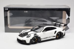 Porsche 911 992 GT3 RS Bílý & Černá Kola Minichamps 1:18 155062230 Kov – obrázek 6 z 6