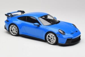 Porsche 911 992 GT3 Shark Modrý & Stříbrná Kola Minichamps 1:18 143069015 Pryskyřice – obrázek 4 z 6