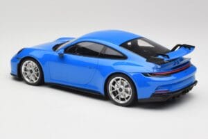Porsche 911 992 GT3 Shark Modrý & Stříbrná Kola Minichamps 1:18 143069015 Pryskyřice – obrázek 5 z 6