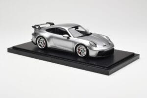Porsche 911 992 GT3 Stříbrný Minichamps 1:18 WAP0211510M004 Pryskyřice – obrázek 4 z 7
