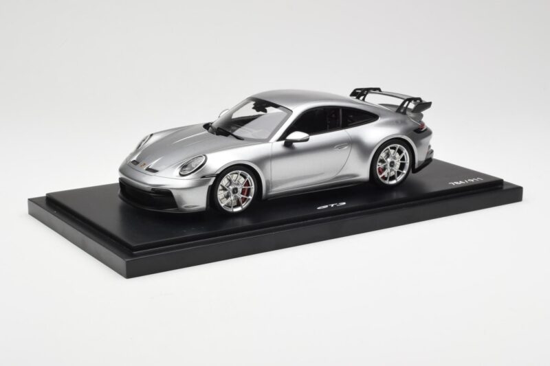 Porsche 911 992 GT3 Stříbrný Minichamps 1:18 WAP0211510M004 Pryskyřice