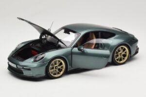 Porsche 911 992 GT3 Touring Package Malachite Green Metallic Norev 1:18 187382 Kov – obrázek 2 z 8