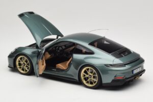 Porsche 911 992 GT3 Touring Package Malachite Green Metallic Norev 1:18 187382 Kov – obrázek 5 z 8