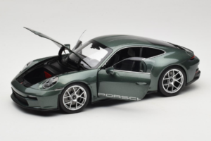 Porsche 911 992 S/T Malachite Green Metallic Norev 1:18 187472 Kov – obrázek 2 z 8