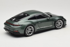 Porsche 911 992 S/T Malachite Green Metallic Norev 1:18 187472 Kov – obrázek 3 z 8
