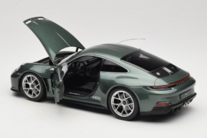 Porsche 911 992 S/T Malachite Green Metallic Norev 1:18 187472 Kov – obrázek 4 z 8