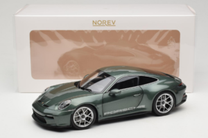 Porsche 911 992 S/T Malachite Green Metallic Norev 1:18 187472 Kov – obrázek 8 z 8