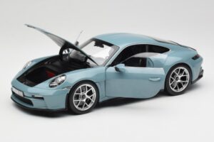 Porsche 911 992 S/T Meissen Blue Norev 1:18 187470 Kov – obrázek 2 z 8