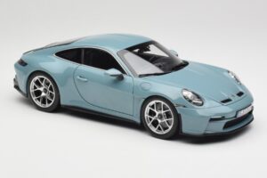 Porsche 911 992 S/T Meissen Blue Norev 1:18 187470 Kov – obrázek 6 z 8