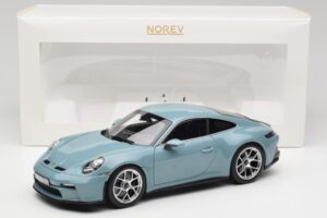 Porsche 911 992 S/T Meissen Blue Norev 1:18 187470 Kov – obrázek 8 z 8