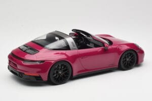 Porsche 911 992 Targa 4 GTS Rubystar Minichamps 1:18 155061066 Kov – obrázek 2 z 6