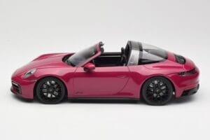 Porsche 911 992 Targa 4 GTS Rubystar Minichamps 1:18 155061066 Kov – obrázek 3 z 6