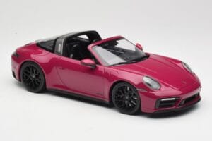 Porsche 911 992 Targa 4 GTS Rubystar Minichamps 1:18 155061066 Kov – obrázek 4 z 6