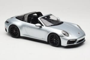 Porsche 911 992 Targa 4 GTS Stříbrný Minichamps 1:18 155061061 Kov – obrázek 4 z 6