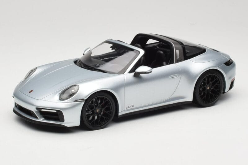 Porsche 911 992 Targa 4 GTS Stříbrný Minichamps 1:18 155061061 Kov