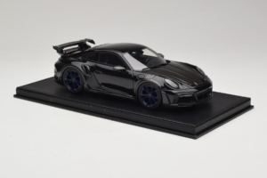 Porsche 911 992 TechArt GTstreet R Černý S Modrými Koly TechArt 1:18 REMC009 Pryskyřice – obrázek 4 z 6