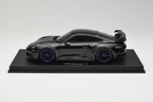 Porsche 911 992 TechArt GTstreet R Černý S Modrými Koly TechArt 1:18 REMC009 Pryskyřice