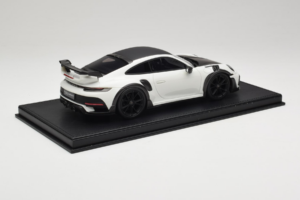 Porsche 911 992 TechArt GTstreet R Bílý S Černými Koly TechArt 1:18 REMC013 Pryskyřice – obrázek 3 z 6