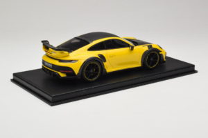 Porsche 911 992 TechArt GTstreet R Žlutý S Černými Koly TechArt 1:18 REMC011 Pryskyřice – obrázek 3 z 6