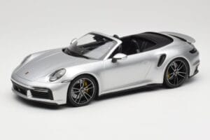 Porsche 911 992 Turbo S Kabriolet Stříbrný Minichamps 1:18 155069082 Kov