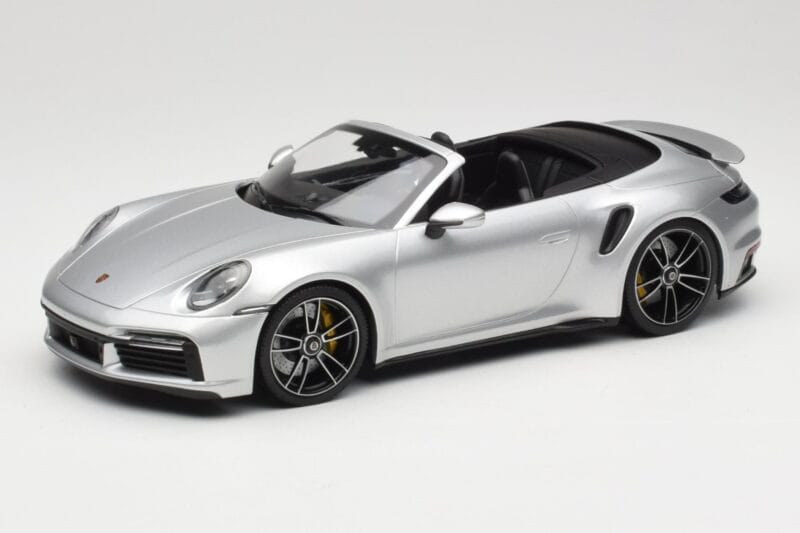 Porsche 911 992 Turbo S Kabriolet Stříbrný Minichamps 1:18 155069082 Kov