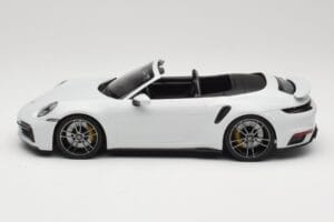 Porsche 911 992 Turbo S Kabriolet White Metallic Minichamps 1:18 155069080 Kov – obrázek 3 z 6