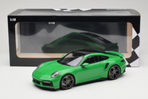 Porsche 911 992 Turbo S Zelený Minichamps 1:18 153069077 Kov – obrázek 6 z 6