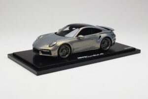 Porsche 911 Turbo S 992 Silver Bamboo Chromaflire With Display Case Spark 1:18 WAP0219100RTSS Pryskyřice – obrázek 2 z 7