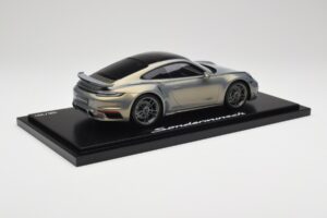 Porsche 911 Turbo S 992 Silver Bamboo Chromaflire With Display Case Spark 1:18 WAP0219100RTSS Pryskyřice – obrázek 3 z 7