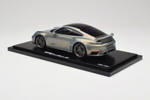 Porsche 911 Turbo S 992 Silver Bamboo Chromaflire With Display Case Spark 1:18 WAP0219100RTSS Pryskyřice – obrázek 5 z 7