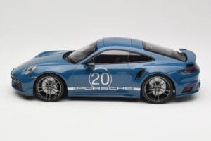 Porsche 911 992 Turbo S Sport Design Package Gentian Blue Metallic Minichamps 1:18 155069170 Kov – obrázek 3 z 6