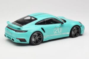 Porsche 911 992 Turbo S Sport Design Package Racing Green Minichamps 1:18 155069175 Kov – obrázek 2 z 6