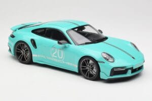 Porsche 911 992 Turbo S Sport Design Package Racing Green Minichamps 1:18 155069175 Kov – obrázek 4 z 6