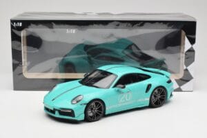 Porsche 911 992 Turbo S Sport Design Package Racing Green Minichamps 1:18 155069175 Kov – obrázek 6 z 6
