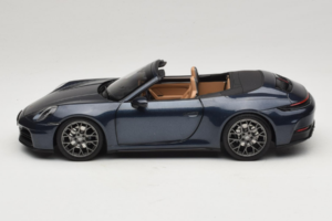 Porsche 911 992.2 Carrera Kabriolet Yachting Blue Norev 1:18 187180 Kov – obrázek 4 z 8
