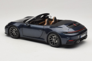 Porsche 911 992.2 Carrera Kabriolet Yachting Blue Norev 1:18 187180 Kov – obrázek 7 z 8