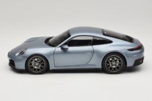 Porsche 911 992.2 Carrera Polar Silver Metallic Norev 1:18 187170 Kov – obrázek 4 z 8