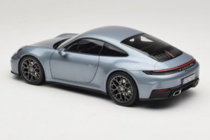 Porsche 911 992.2 Carrera Polar Silver Metallic Norev 1:18 187170 Kov – obrázek 7 z 8