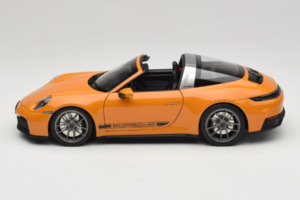 Porsche 911 992.2 Targa 4 GTS Bahama Yellow Norev 1:18 187190 Kov – obrázek 5 z 10