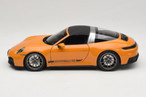 Porsche 911 992.2 Targa 4 GTS Bahama Yellow Norev 1:18 187190 Kov – obrázek 6 z 10