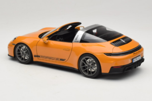Porsche 911 992.2 Targa 4 GTS Bahama Yellow Norev 1:18 187190 Kov – obrázek 9 z 10