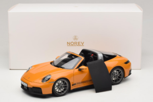 Porsche 911 992.2 Targa 4 GTS Bahama Yellow Norev 1:18 187190 Kov – obrázek 10 z 10