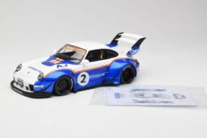 Porsche 911 993 RWB X Liberty Walk Bílý S Modrou GT Spirit 1:18 GT530 Pryskyřice – obrázek 7 z 8
