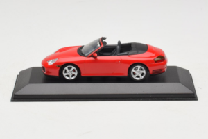 Porsche 911 996 Carrera 4S Kabriolet Červený Minichamps 1:43 400062831 Kov