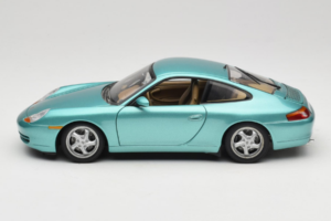 Porsche 911 996 Green Metallic UT Models 1:18 27901 Kov – obrázek 4 z 8