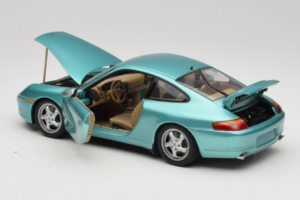 Porsche 911 996 Green Metallic UT Models 1:18 27901 Kov – obrázek 5 z 8