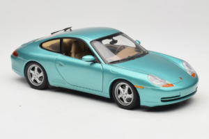 Porsche 911 996 Green Metallic UT Models 1:18 27901 Kov – obrázek 6 z 8